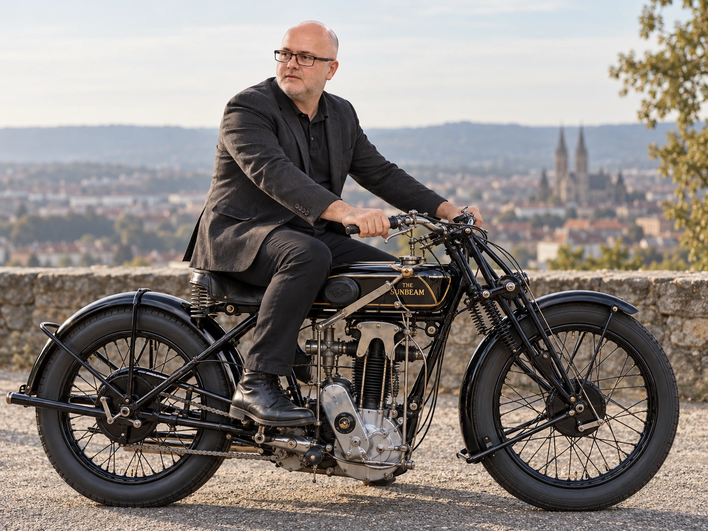 Martin Reissner na motocyklu Sunbeam